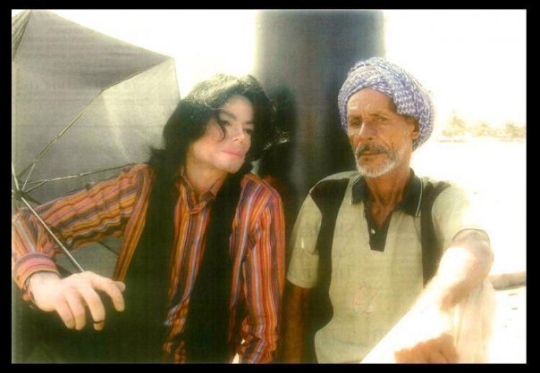 Michael Jackson a někdo.jpg